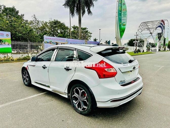 Ford Focus S Hatchback 2014 Trắng 126903 km