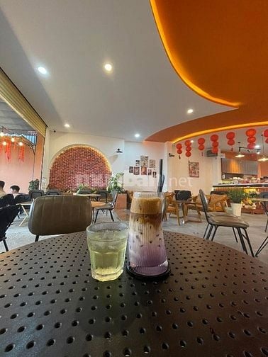 New coffee nhận thêm 1-2 bạn phụ bán nước