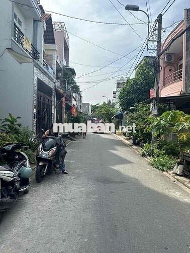 Nhà đẹp Bình Tân 2 tầng, 4x14m, hẻm ô tô, full tiện ích, giá chỉ 6.1 t