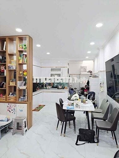 Nhà đẹp Bình Tân 2 tầng, 4x14m, hẻm ô tô, full tiện ích, giá chỉ 6.1 t