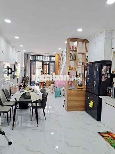 Nhà đẹp Bình Tân 2 tầng, 4x14m, hẻm ô tô, full tiện ích, giá chỉ 6.1 t