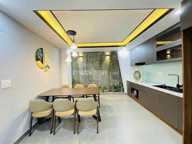 BÁN NHÀ CÁCH MẠNG THÁNG TÁM- QUẬN 10 - HẺM XE HƠI - 3 TẦNG BTCT 41M2