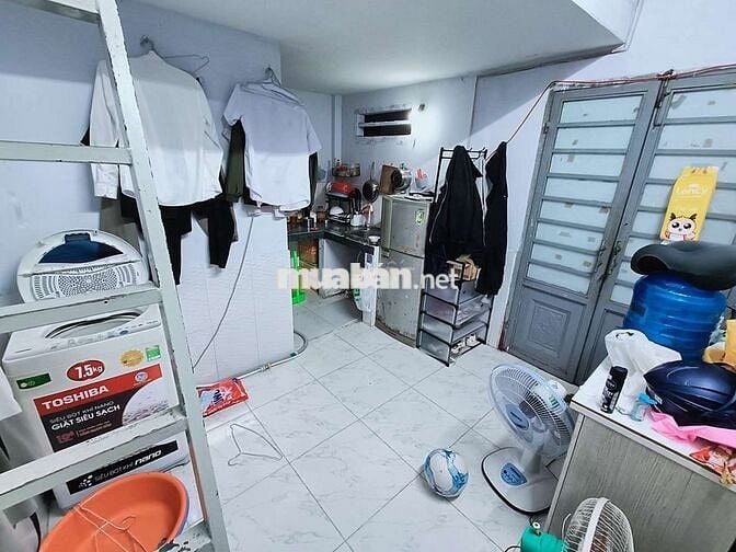 Phòng trọ có gác đúc cao 2m ngay công viên An Sương