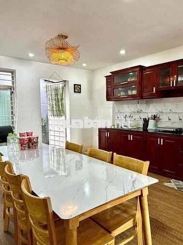 nhà mặt tiền cách biển 3p đi bộ