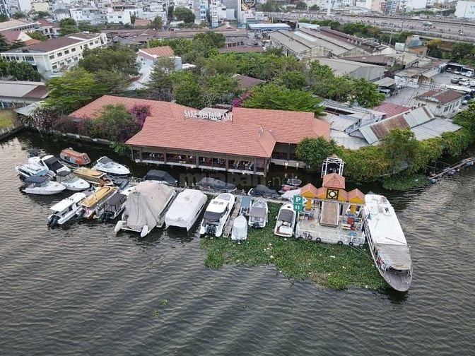 Bán nhà hàng có bến đậu du thuyền tại Nơ Trang Long. Thu nhập 500tr/th