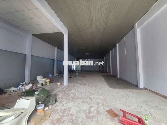 Cần cho thuê mặt bằng kho xưởng.DT 10 x28 đường xe tải 12 tấn