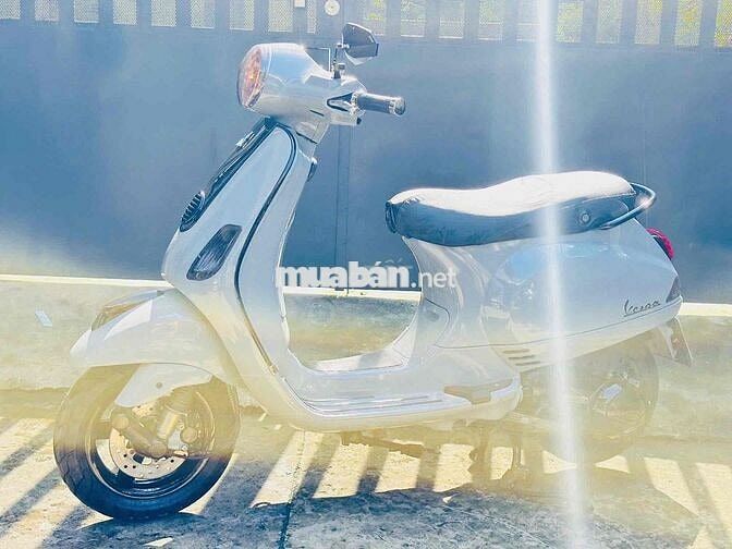 Piaggio Vespa LX 150CC Xám
