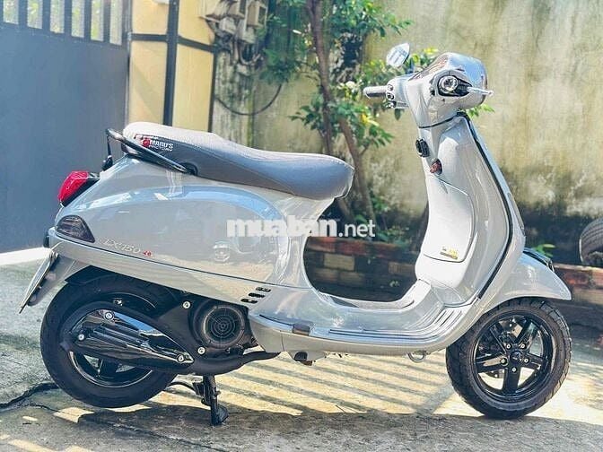 Piaggio Vespa LX 150CC Xám