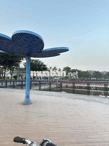 Lô góc 52m giáp kđt geleximco Dương Nội Hà Đông