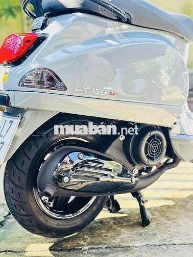 Piaggio Vespa LX 150CC Xám