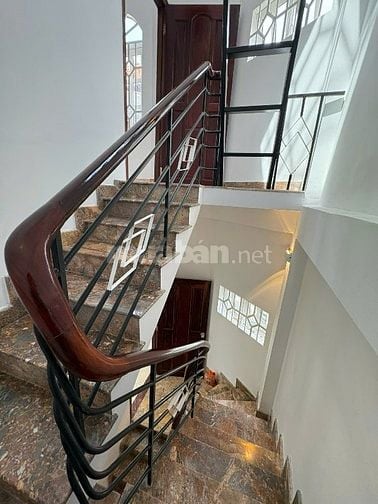 Bán nhà 4 tầng – góc 3 mặt tiền đường Nguyễn Thượng Hiền, Phú .