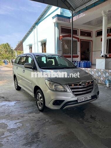 Toyota Innova 2.0E đời 2015 xe đẹp