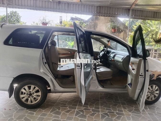 Toyota Innova 2011 G Bạc