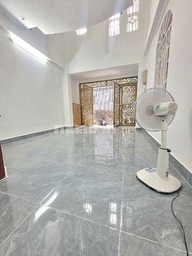 Bán nhà 4 tầng – góc 3 mặt tiền đường Nguyễn Thượng Hiền, Phú .