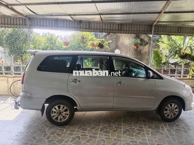 Toyota Innova 2011 G Bạc