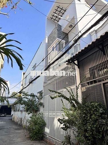 Nhà e cần gom tiền nên bán bớt 1 căn đổ 2 tấm