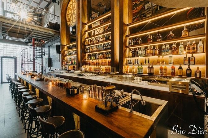 Công ty nội thất Phong cách Công nghiệp tuyển thợ mộc gỗ tự nhiên.