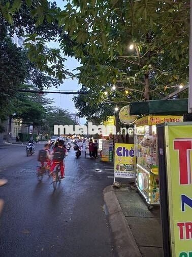 Cho thuê mặt bằng trước nhà 3,5 Tr/ th