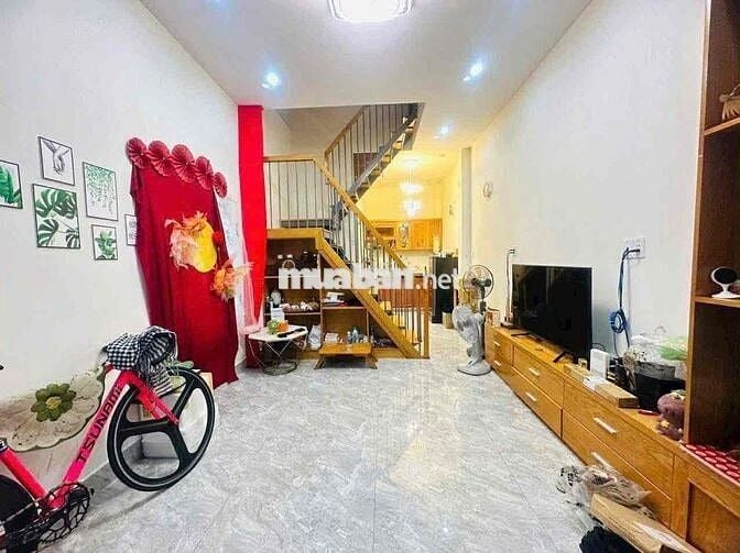 Bán nhà phố hiện đại 1tr1 lầu đường Phạm Hồng Thái