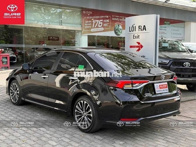 Toyota Corolla Altis 2024 1.8V - siêu lướt
