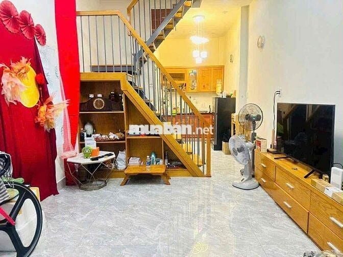 Bán nhà phố hiện đại 1tr1 lầu đường Phạm Hồng Thái