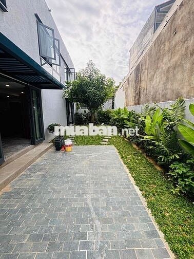 CHO THUÊ VILLA SÂN VƯỜN MỚI 100% KHU HỒ NGHINH GẦN BIỂN