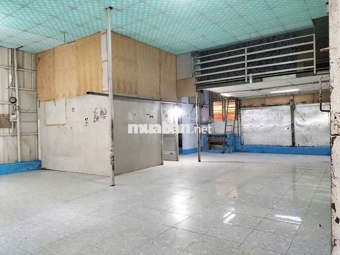 Nhà 100m2 - Có Gác - Có phòng.