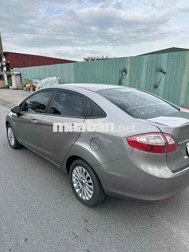 Ford Fiesta 5 chổ rin 100% cực mới