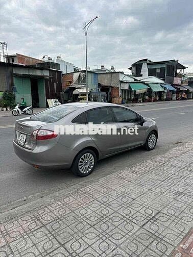 Ford Fiesta 5 chổ rin 100% cực mới
