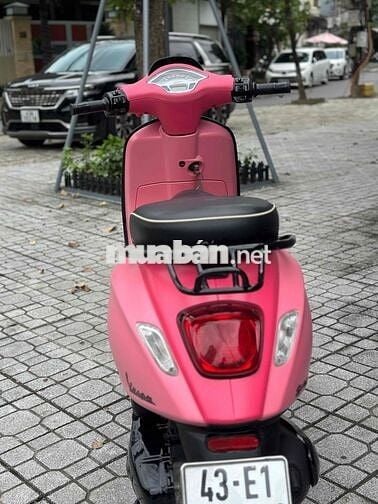 Piaggio Vespa Hồng