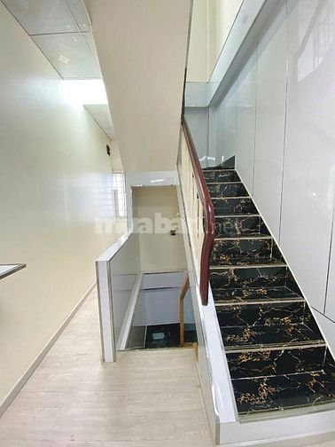 Bán nhà mặt tiền rẻ đẹp 3 lầu (4x14) 358 Dương Quảng Hàm p5 Gò Vấp 