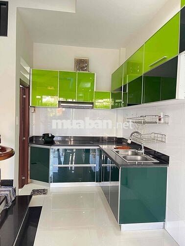 Nhà Mới Đẹp đg PVC P9: 4x10m, 3 lầu, 2pn lớn, 3wc, 2 máy lạnh