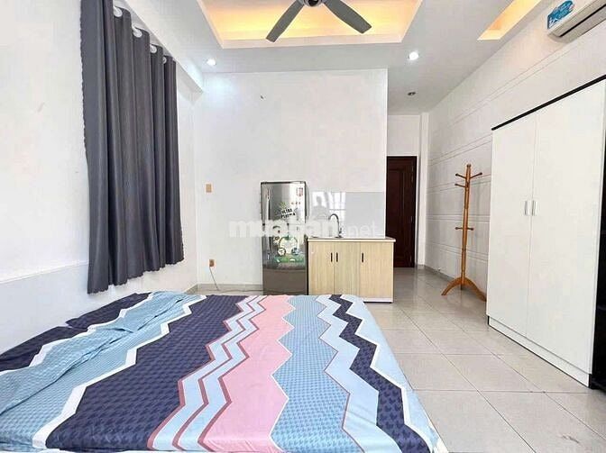 Cho thuê phòng ban công đầy đủ nội thất gần sân bay