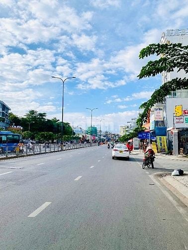 Bán nhà mặt tiền rẻ đẹp 3 lầu (4x14) 358 Dương Quảng Hàm p5 Gò Vấp 