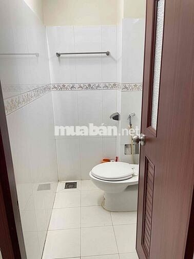 Nhà Mới Đẹp đg PVC P9: 4x10m, 3 lầu, 2pn lớn, 3wc, 2 máy lạnh