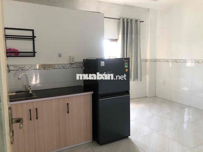 mới trống phòng cửa sổ trời, tủ lạnh, rộng. y hình và video. gần Aeon