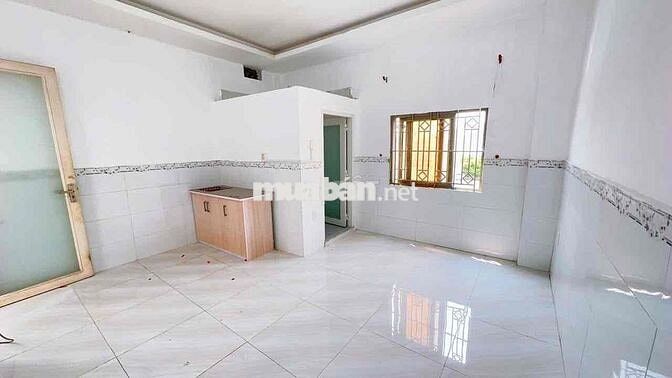 mới trống phòng cửa sổ trời, tủ lạnh, rộng. y hình và video. gần Aeon