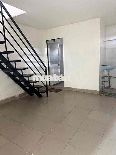 Cho thuê MBKD có kho để hàng Mt đường Phạm Văn Đồng,P Linh Tây