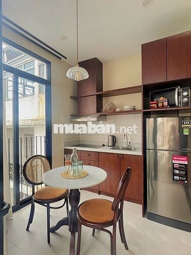 Căn hộ mini full nội thất ban công  _ gần vòng xoay ĐBP Quận 1