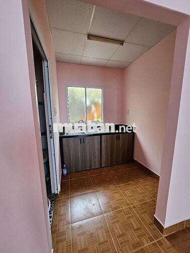 Mình cần cho thuê nhà cấp 4 hẻm xe 30 chỗ tới tận cổng