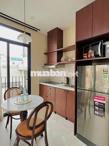 Căn hộ mini full nội thất ban công  _ gần vòng xoay ĐBP Quận 1