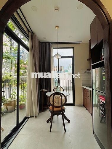 Căn hộ mini full nội thất ban công  _ gần vòng xoay ĐBP Quận 1