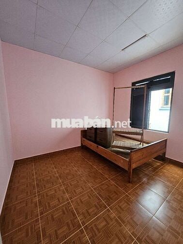 Mình cần cho thuê nhà cấp 4 hẻm xe 30 chỗ tới tận cổng