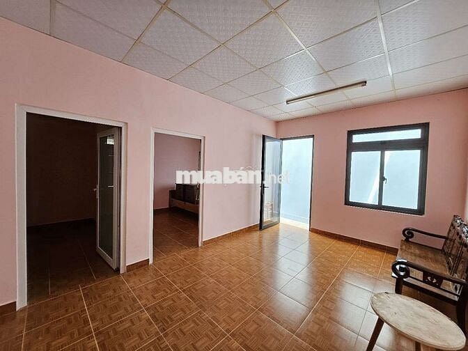 Mình cần cho thuê nhà cấp 4 hẻm xe 30 chỗ tới tận cổng