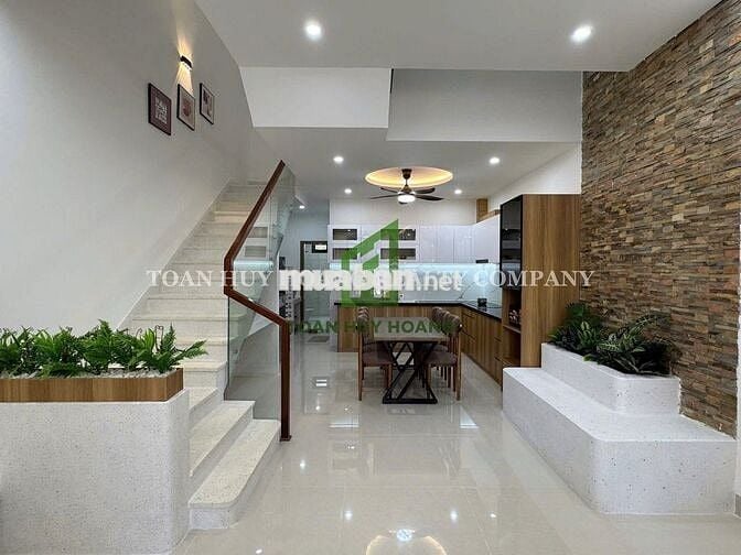 Nhà Nam Việt Á giá rẻ, gần đường Nghiêm Xuân Yêm –  4PN khép kín