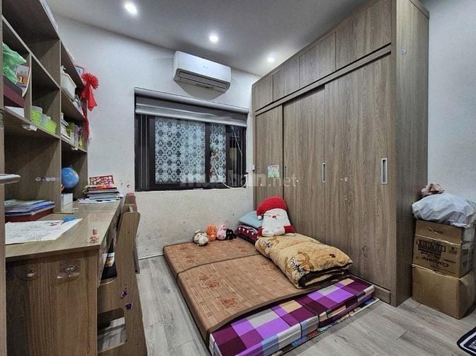 Chỉ nhỉnh 5 tỷ , 4.3 x 9 Hẻm Xe Hơi thông ,Khuông Việt - Tân Phú .