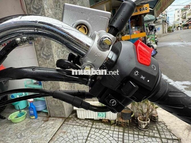 Bán suzuki GZ150A sx 2020 odo709klm mới 98%