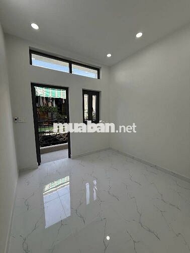 HIẾM - NHÀ NHỎ DỄ MUA - NGAY CHỢ BÌNH LONG - MỚI XÂY XONG VÀO Ở NGAY