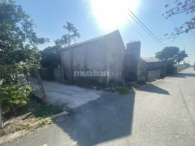 Bán đất đã xây nhà cấp 4 và tường bao, tại thôn Ba Nhà, xã Quốc Oai 