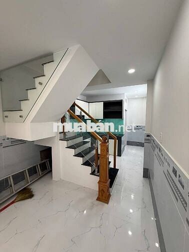 HIẾM - NHÀ NHỎ DỄ MUA - NGAY CHỢ BÌNH LONG - MỚI XÂY XONG VÀO Ở NGAY